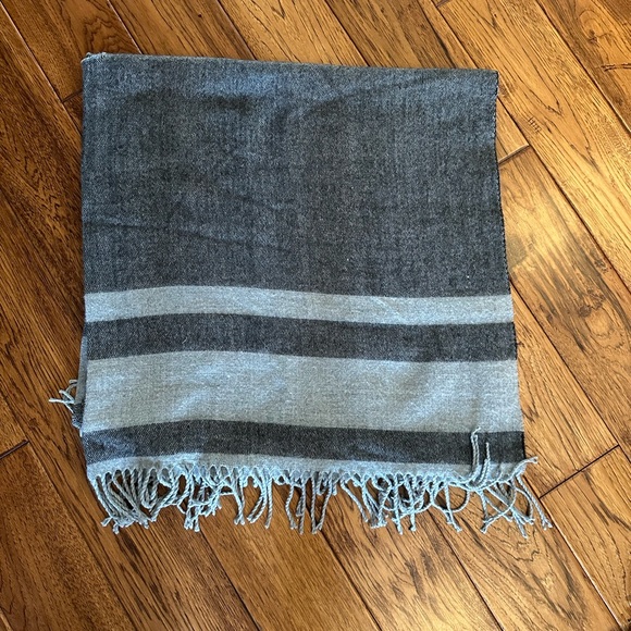 Women's Scarf/Shawl, Color: Grey - Picture 2 of 4